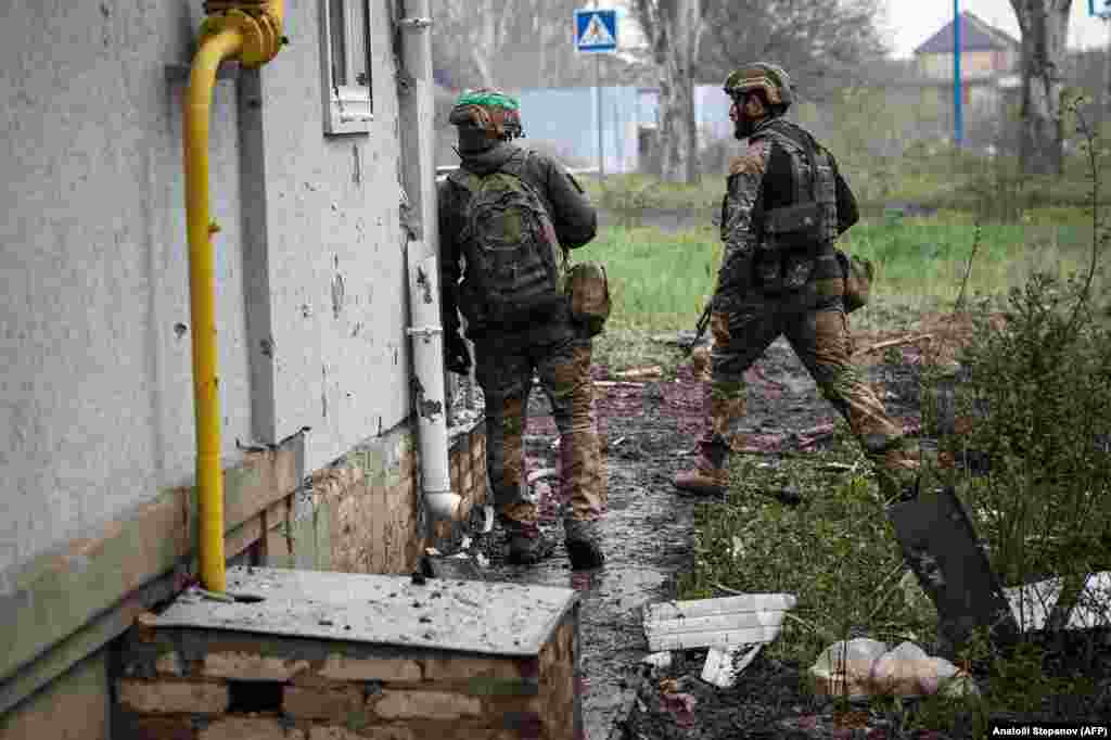 Украинската зам.-министърка на отбраната Хана Маляр&nbsp;описа&nbsp;продължаващите боеве в Бахмут като &quot;непрекъснат динамичен процес&quot;. &quot;Можем да загубим позиции в битка днес и да си ги върнем на следващия ден, затова военните предпочитат да говорят за резултата след приключването на операцията&quot;,&nbsp;написа Маляр в Телеграм на 25 април.