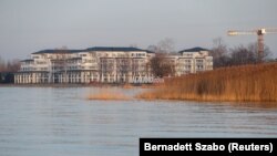 A BalaLand beruházás Szántódon Tiborcz István köreinek és Szepesi Richárdnak a beruházása, jelentős részben közpénzből épült fel