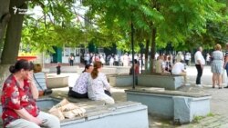 La coadă la europarlamentare, la Chișinău: „Vrem și noi în Europa”