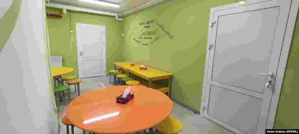 Školska kantina Od početka ruske invazije na Ukrajinu, više od 10.000 civila je ubijeno, od čega 587 djece, prema podacima UN objavljenim u februaru.