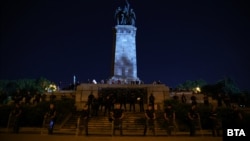 Главният секретар на МВР Петър Тодоров лично надзираваше охраната на паметника. 