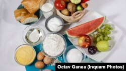 În prezent, prețurile la pâine, lapte, cartofi, ulei de floarea-soarelui, zahăr, mălai, ouă, unt, carne de pui și de porc sunt plafonate. 