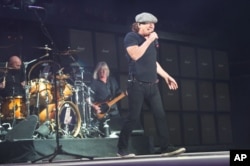 Брайън Джонсън с AC/DC на фестивала Коачела през 2015 г.