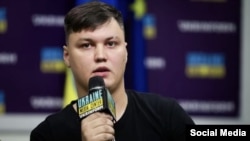 Maxim Kuzminov, pilotul rus care a dezertat anul trecut, a devenit la vremea aceea o figură cunoscută, după ce a povestit inclusiv în public împrejurările faptei sale. 