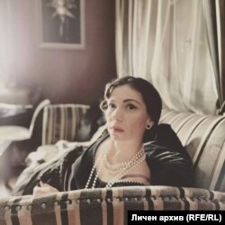 Невена Калудова в ролята на Коко Шанел в "Пролетно тайнство" на Георги Кадурин