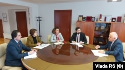 Milorad Arlov (desno) s ministricom prosvjete RS Željkom Stojičić prva slijeva), 23. marta 2023. u Banjoj Luci