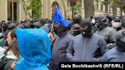 Кадър от протеста срещу закона за "чуждестранните агенти", Тбилиси