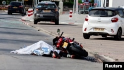 საილუსტრაციო ფოტო. ისრაელზე „ჰამასის“ თავდასხმის შედეგად მოკლულის ცხედარი ქალაქ სდეროტში