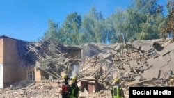 Dvojica radnika lokalne škole ubijena su u ruskom napadu u Romnyju, gradu u sjeveroistočnoj oblasti Sumy u Ukrajini, 23. augusta.