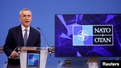 Jens Stoltenberg na pres-konferenciji u Briselu, 4. april 2023.