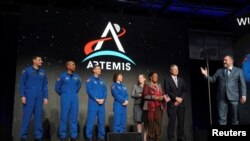 Ekipi që do të niset rreth Hënës.