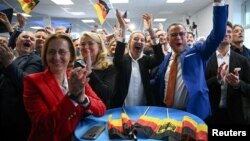 Съпредседателите на "Алтернатива за Германия" Алис Вайдел и Тино Хрупала реагират на резултатите след изборите за Европейски парламент в Берлин, Германия, 9 юни 2024 г.