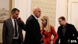 Иван Гешев отново обвини "политическата мафия" и "политическия боклук" в опит за намеса в съдебната власт и напусна парламентарната правна комисия.