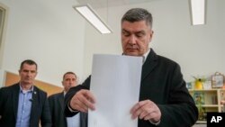 Croația se îndreaptă spre turul 2 al alegerilor prezidențiale, dar rezultatul este previzibil: actualul președinte Zoran Milanovic a câștigat 49,1% din voturi în primul tur, puțin sub pragul unei victorii care n-ar fi necesitat formalitatea celui de-al doilea tur.