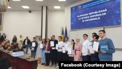 Patricia Caraman, alături de alți câștigători ai Olimpiadei Republicane la istoria românilor și universală