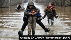 Autoritățile regionale din Orenburg susțin că topirea rapidă a zăpezii din munții Ural, contribuie la creșterea rapidă a nivelului apei, afirmând că „situația dificilă” se va menține până la final de aprilie.