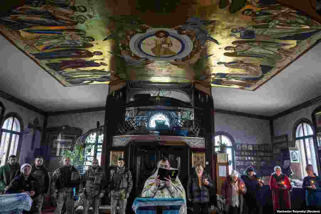 The service was attended by Ukraine&#39;s 4th Ivan Vyhovskiy Separate Tank Brigade and local worshipers. Ukrainian President Volodymyr Zelenskiy signed a law in July moving the official Christmas Day holiday to December 25.&nbsp;