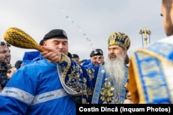 Înaltpreasfinția Sa Teodosie, arhiepiscopul Tomisului, la slujba de Bobotează din 6 ianuarie 2024. Teodosie este primul prelat al Bisericii Ortodoxe Române cercetat penal după 1989. A fost acuzat de luare de mită și fals, dar a fost achitat de Justiție.