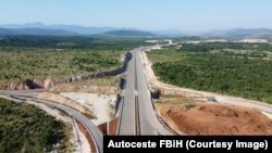 Izgradnja poddionice Počitelj - Zvirovići je u završnoj fazi. Ovu dionicu na koridoru Vc na jugu BiH gradi kineska kompanija koja je proglašena međunarodnim sponzorom rata, juli, 2023. godine.