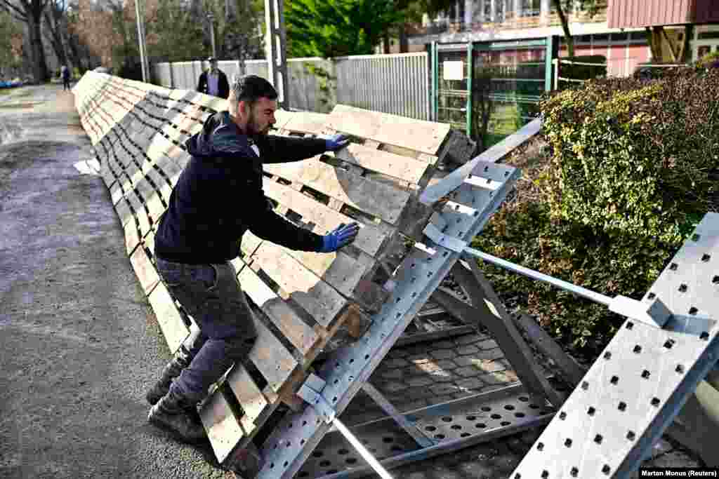 Iako ovogodišnja poplava Dunava nije izazvala veću štetu u Budimpešti, stručnjaci upozoravaju da bi klimatske promjene mogle da utiču na češću pojavu izlijevanja voda.