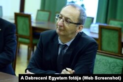 Kun Ferenc dékán, aki letiltotta Fábián István vegyészprofesszor, az intézmény volt rektora április 11-i előadását