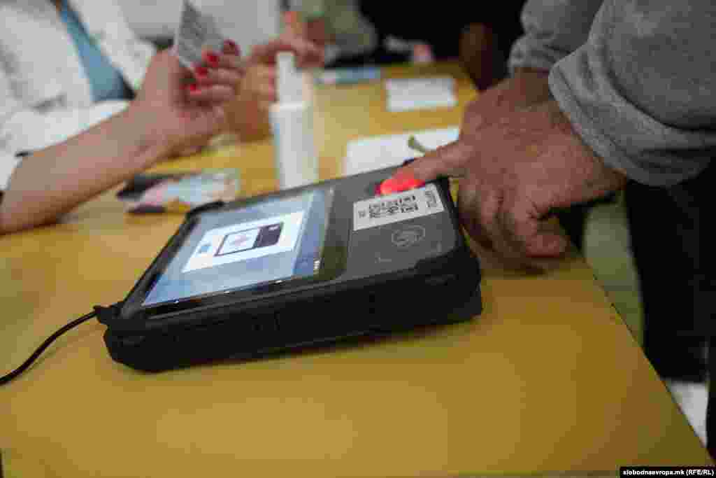 Glasanje u Skoplju, 8. maja 2024. Za poslaničke mandate u Sobranju od 120 poslanika bori se 17 kandidacijskih lista stranaka i koalicija.