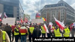Fermieri din Ungaria, Polonia și alte state central-europene din UE, cărora li s-au alăturat și agricultori moldoveni, protestează împotriva importurilor de cereale ucrainene, Bruxelles, 23 mai 2023.