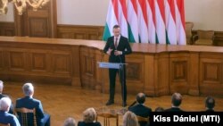 Szijjártó Péter külgazdasági és külügyminiszter beszédet mond az energiahatékonyságot növelő beruházásokat előmozdító Gyármentő Program sajtótájékoztatóján a Baranya Vármegyei Közgyűlés épületének dísztermében, Pécsen 2023. november 6-án (képünk illusztráció)