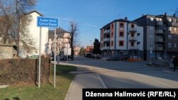 Ulica Srpska Varoš u Brčkom u kojoj se nalazi kuća u čijem su dvorištu pronađeni posmrtni ostaci dvije osobe, 31. januara 2024.