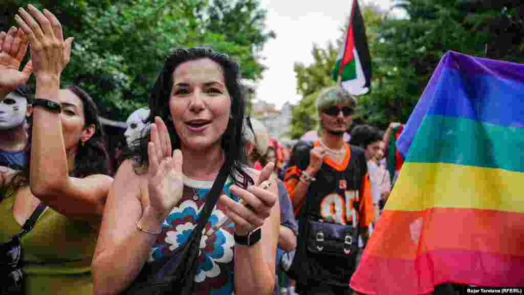 Tokom Sedmice ponosa u mnogim zemljama održavaju se marševi i protesti sa zahtjevom za priznavanje zakonskih prava za istospolne brakove.