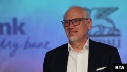 Един от основните акционери на "Първа инвестиционна банка" Цеко Минев. В понеделник Капитал съобщи, че банката се продава. 