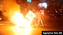 Imagini din a treia zi de proteste împotriva Guvernului Boc și a președintelui Traian Băsescu. Piața Unirii, București, 15 ianuarie 2012