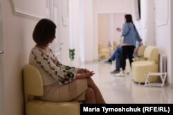 Natalija želi dijete sa svojim suprugom Dmitrom, snajperistom koji rijetko može da boravi u njihovoj kući u Lavovu