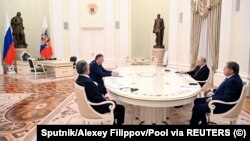 Presidenti rus, Vladimir Putin, merr pjesë në një takim me udhëheqësin serb të Bosnjës, Milorad Dodik, në Moskë, Rusi, 23 maj 2023.