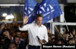 Premierul Kyriakos Mitsotakis a spus de mai multe ori că cei care critică răspunsul autorităților la accidentul feroviar ar încerca să-i saboteze guvernarea.