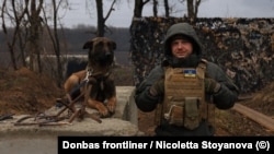 სუმის ოლქში მდებარე ერთ-ერთი საფორტიფიკაციო ნაგებობა. რუსეთის კურსკის მოსაზღვრე უკრაინის ოლქი თავდაცვისთვის ემზადება. 19 მარტი, 2024 წელი