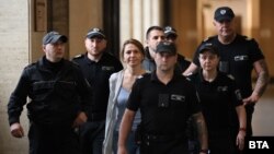 Обвиняемите Петя Банкова (в средата) и Стефан Димитров (зад нея) в Софийския апелативен съд.