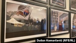 Neki od radova imaju dokumentarnu vrednost, poput fotografija Sergija Sivjakova