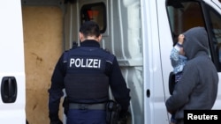 Illegális migránsokat, köztük egy kisgyermeket találtak egy ellenőrzés során a lengyel–német határon 2023 szeptemberében