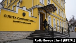 Curtea Constituțională este compusă din șase judecători, care sunt numiți pentru un mandat de 6 ani.