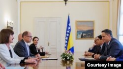 Član Predsjedništva BiH Denis Bećirović i visoki predstavnik u BiH, Christian Schmidt. 