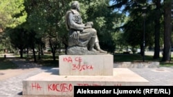 Prethodnih dana na više objekata u Crnoj Gori oslikani su ratno-huškački grafiti "Kad se vojska na Kosovo vrati", Podgorica, avgust 2023.