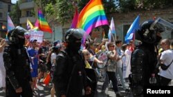 An de an, marșul Pride de la Chișinău atrage tot mai mulți participanți, iar împrejurările în care se ține devin mai calme. 