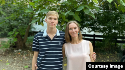 Inna Negrescu-Babuș și fiul său Marius Babuș