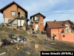 Većina kuća nema fasadu. 28.12.2023.