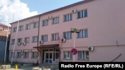 Ndërtesa në Mitrovicë të Veriut që autoritetet lokale pretendojnë se shfrytëzohet nga disa institucione të Serbisë. 