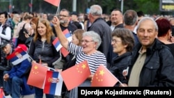 Građani na dočeku ispred Palate Srbija, 8. maj 2024.