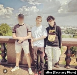 Yermokhin with his friend Pylyp Holovnya, who has been adopted by a Russian official.