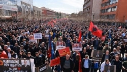 “Na e dhanë lirinë” - Qytetarët protestojnë në përkrahje të ish-krerëve të UÇK-së