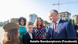 Natalia Barabanșicova, în compania fostului președinte pro-rus, Igor Dodon